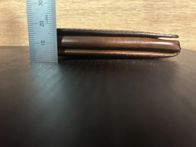 usuha long の薄さ比較写真|スリムな厚み表示